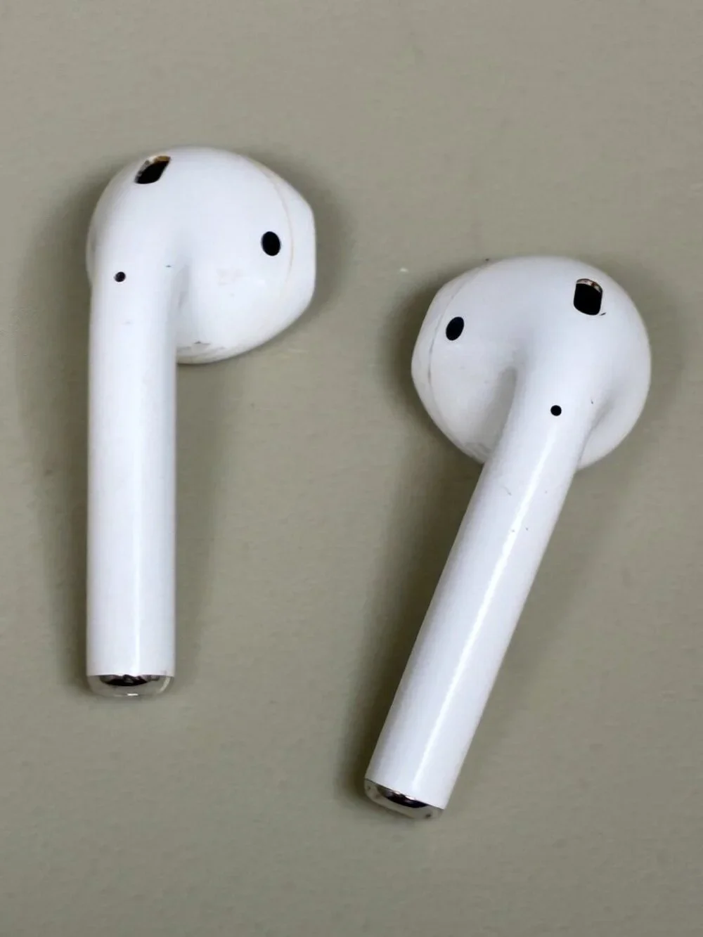Apple AirPods 2nd Gen w/ Charging Case White Model A2031 Tested Working